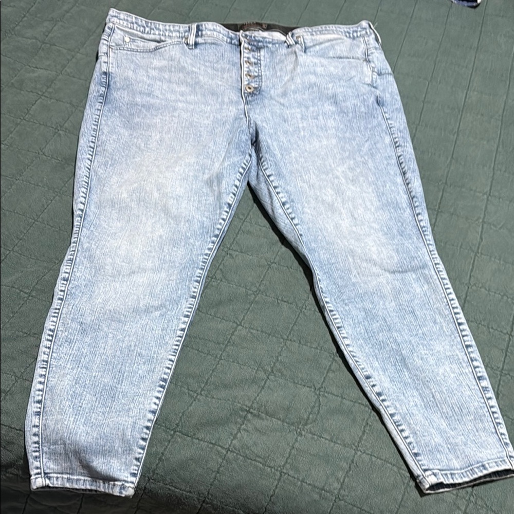 Torrid Light Wash Skinny Jeans